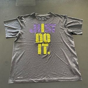 Mens Nike dri fit tee shirt.